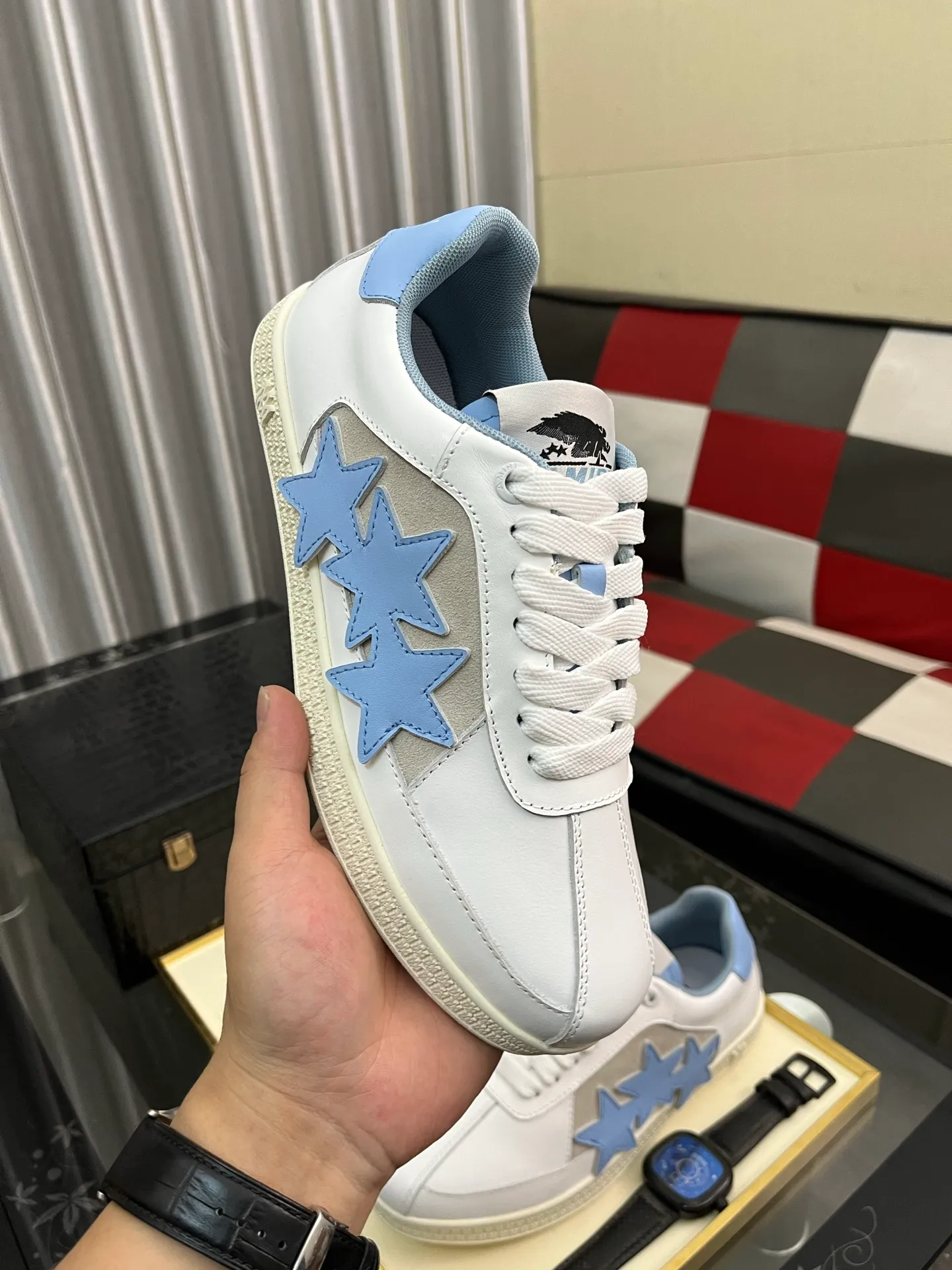 Men's shoes 💰420⌚️⌚️《AMIR*》New men's low-top casual sports sneakers bone shoes, another pair of irresistible bone shoes. Bone shoes are one of AMIRI's most popular items. They use first-layer cowhide uppers. The side bones are made of two cowhide laminations. They have a three-dimensional feel. The leather incisions are all oil-edged. Contrasting color design. Simple style. Fashionable sports. Customized metal LOGO nameplate to embellish shoelaces. Exclusive control of top version. Supports comparison. Breathable mesh lining Original rubber outsole A must-have item for daily leisure Suitable for various occasions Check it out if you pursue high quality Super cool uppers Size: 38-446️⃣ Colors available